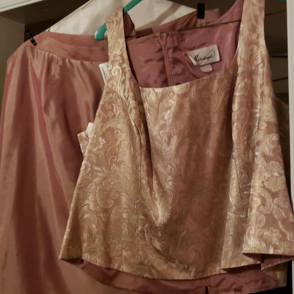 Mauve Skirt/Mauve/Gold Top